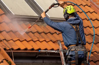 Démoussage et hydrofuge de toiture à Montvalezan